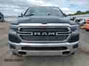 2020 Ram 1500 Laramie z VIN 1C6SRFJM1LN226212, wystawiony jako Copart lot #81196425 z przebiegiem 105 434 mil mil oraz Czysty tytuł • Clean title. Historia ofert i sprzedaży dostępna na DreamBid. Obrazek 5.