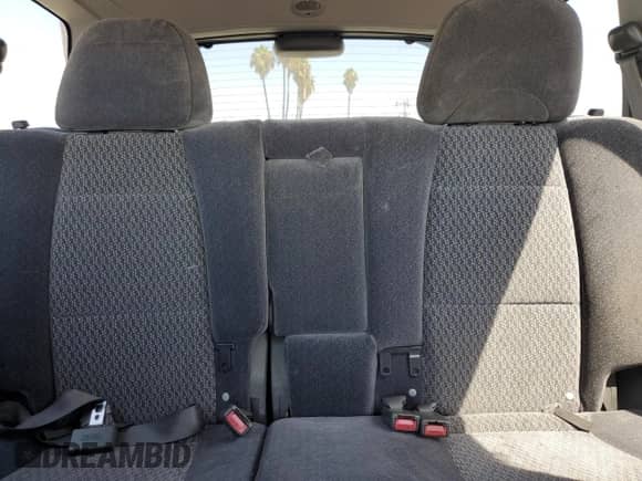 2004 Hyundai Santa Fe z VIN KM8SB12B74U748360, wystawiony jako Copart lot #71165735 z przebiegiem 77 055 mil mil oraz Czysty tytuł • Clean title. Historia ofert i sprzedaży dostępna na DreamBid. Obrazek 10.