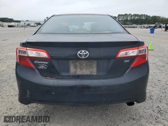 2013 Toyota Camry SE z VIN 4T1BF1FK9DU693943, wystawiony jako Copart lot #82423845 z przebiegiem 357 152 mil mil oraz Szkoda całkowita • Salvage title. Historia ofert i sprzedaży dostępna na DreamBid. Obrazek 6.