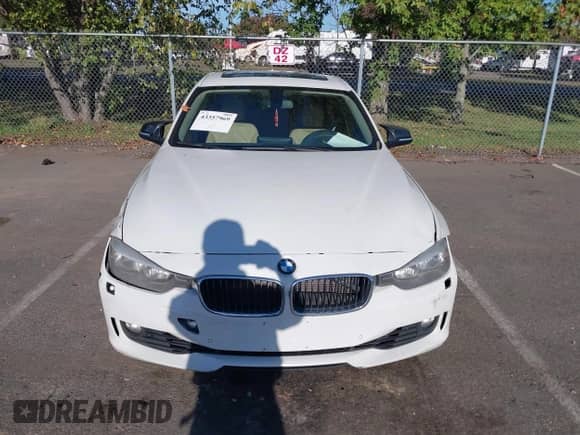 2015 BMW 3 Series 328i xDrive с VIN WBA3B5G58FNS14703, выставлен на аукционе IAAI как лот 43357969 с пробегом 112 214 миль миль и . История ставок и продаж доступна на DreamBid. Изображение 6.
