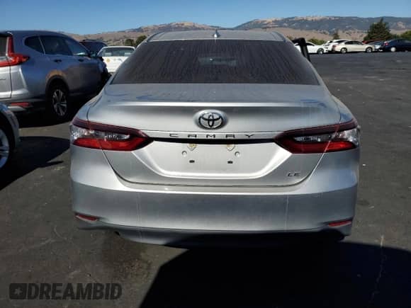 2021 Toyota Camry LE z VIN 4T1C11AK0MU469339, wystawiony jako Copart lot #69966615 z przebiegiem 115 084 mil mil oraz Szkoda całkowita • Salvage title. Historia ofert i sprzedaży dostępna na DreamBid. Obrazek 6.