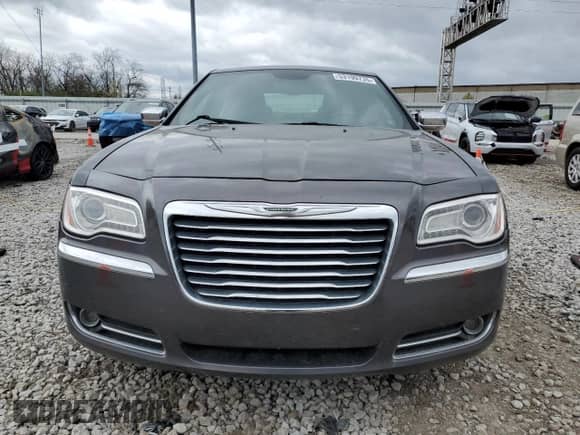 2014 Chrysler 300 C z VIN 2C3CCAKT4EH171553, wystawiony jako Copart lot #53199735 z przebiegiem 208 824 mil mil oraz Czysty tytuł • Clean title. Historia ofert i sprzedaży dostępna na DreamBid. Obrazek 5.