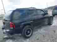 2002 Chevrolet TrailBlazer LTZ z VIN 1GNDT13S122298004, wystawiony jako IAAI lot #40978295 z przebiegiem 241 269 mil mil oraz . Historia ofert i sprzedaży dostępna na DreamBid. Obrazek 4.