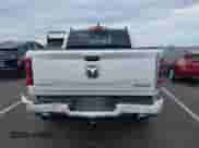 2022 Ram 1500 Limited z VIN 1C6SRFHTXNN361995, wystawiony jako IAAI lot #43082302 z przebiegiem 76 691 mil mil oraz . Historia ofert i sprzedaży dostępna na DreamBid. Obrazek 16.