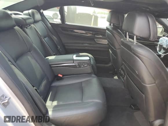 2015 BMW 7 Series 750Li z VIN WBAYE8C56FD782359, wystawiony jako Copart lot #67184815 z przebiegiem 77 457 mil mil oraz Szkoda całkowita • Salvage title. Historia ofert i sprzedaży dostępna na DreamBid. Obrazek 10.
