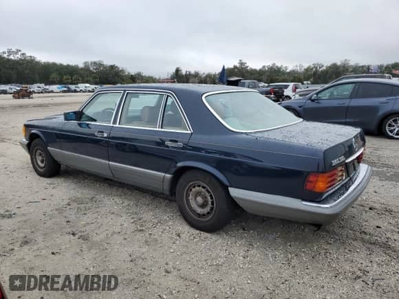 1983 Mercedes-Benz 380 z VIN WDBCA33A4DB037898, wystawiony jako Copart lot #42006455 z przebiegiem 213 018 mil mil oraz Czysty tytuł • Clean title. Historia ofert i sprzedaży dostępna na DreamBid. Obrazek 2.