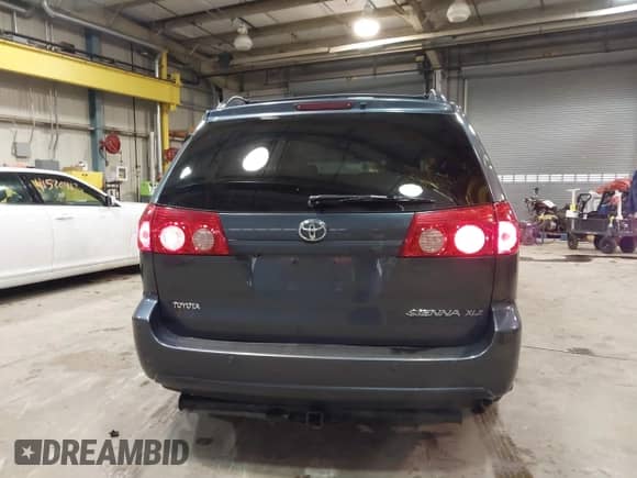 2010 Toyota Sienna XLE с VIN 5TDYK4CC2AS309994, выставлен на аукционе IAAI как лот 41487495 с пробегом Не указан миль и . История ставок и продаж доступна на DreamBid. Изображение 16.