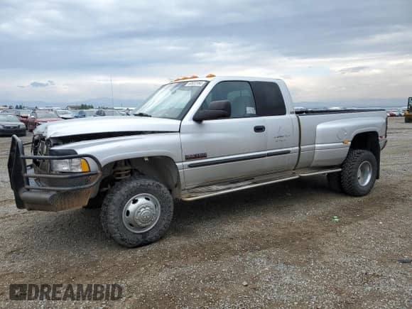 2002 Dodge 3500 с VIN 3B7MF33C62M221710, выставлен на аукционе Copart как лот 63832994 с пробегом 301 153 миль миль и Чистый • Clean title. История ставок и продаж доступна на DreamBid. Изображение 1.