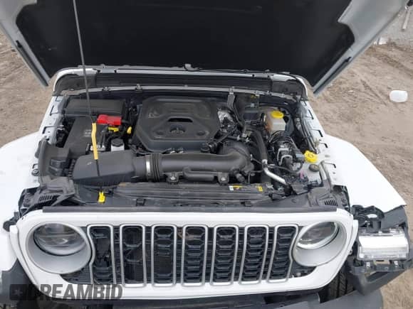 2025 Jeep Wrangler Sahara с VIN 1C4PJXEN6SW526285, выставлен на аукционе IAAI как лот 41857291 с пробегом 4 698 миль миль и . История ставок и продаж доступна на DreamBid. Изображение 10.