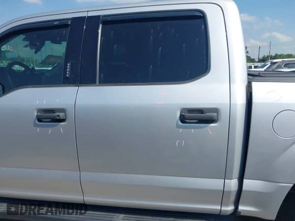 2018 Ford F-150 XLT z VIN 1FTEW1EG4JKD73029, wystawiony jako IAAI lot #43200359 z przebiegiem 72 883 mil mil oraz . Historia ofert i sprzedaży dostępna na DreamBid. Obrazek 13.