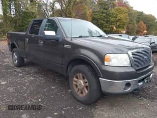 2007 Ford F-150 XLT z VIN 1FTPW14507FA21754, wystawiony jako IAAI lot #43574717 z przebiegiem 111 619 mil mil oraz . Historia ofert i sprzedaży dostępna na DreamBid. Obrazek 1.