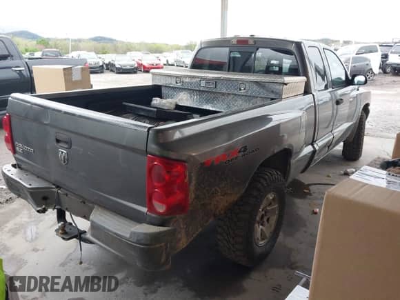 2007 Dodge Dakota SLT with VIN 1D7HW42K37S180165, listed as a IAAI auction lot 41946593 with 389,607 mi miles and . Bid and sale history available at DreamBid. Image 4.