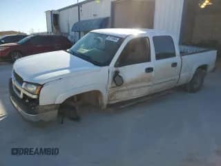2004 Chevrolet Silverado 2500 LS z VIN 1GCGC23U54F198285, wystawiony jako Copart lot #42118685 z przebiegiem 138 664 mil mil oraz Szkoda całkowita • Salvage title. Historia ofert i sprzedaży dostępna na DreamBid. Obrazek 1.