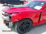 2014 Chevrolet Camaro ZL1 с VIN 2G1FL1EP6E9800921, выставлен на аукционе IAAI как лот 42583042 с пробегом 32 129 миль миль и . История ставок и продаж доступна на DreamBid. Изображение 19.