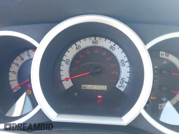 2015 Toyota Tacoma with VIN 3TMLU4EN1FM197831, listed as a IAAI auction lot 43233901 with 123,905 mi miles and . Bid and sale history available at DreamBid. Image 7.