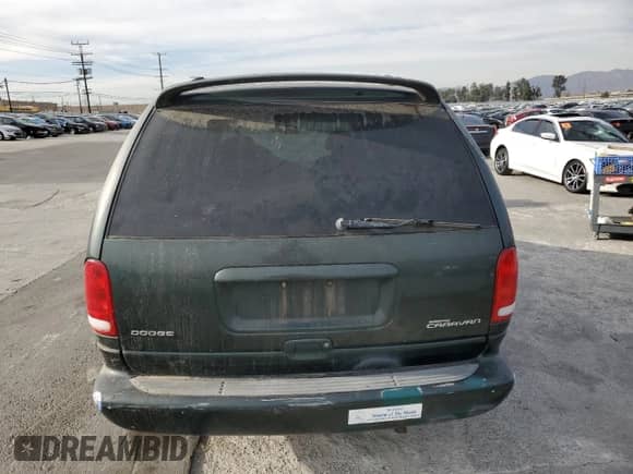 2000 Dodge Caravan SE z VIN 1B4GP44R6YB802320, wystawiony jako Copart lot #79336244 z przebiegiem 163 919 mil mil oraz Czysty tytuł • Clean title. Historia ofert i sprzedaży dostępna na DreamBid. Obrazek 6.