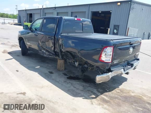 2021 Ram 1500 Big Horn z VIN 1C6SRFFTXMN642714, wystawiony jako IAAI lot #42591753 z przebiegiem 113 241 mil mil oraz . Historia ofert i sprzedaży dostępna na DreamBid. Obrazek 3.