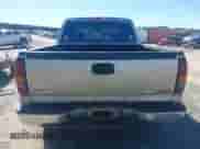 2005 GMC Sierra 1500 SLT z VIN 2GTEC13T251100136, wystawiony jako IAAI lot #41031903 z przebiegiem 440 920 mil mil oraz . Historia ofert i sprzedaży dostępna na DreamBid. Obrazek 16.