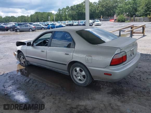 1997 Honda Accord LX with VIN 1HGCD563XVA218823, listed as a IAAI auction lot 42811390 with 92,832 mi miles and . Bid and sale history available at DreamBid. Image 3.