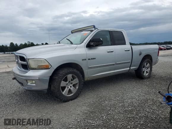 2009 Dodge 1500 SLT z VIN 1D3HB18T39S767254, wystawiony jako Copart lot #68725765 z przebiegiem 278 514 mil mil oraz Czysty tytuł • Clean title. Historia ofert i sprzedaży dostępna na DreamBid. Obrazek 1.