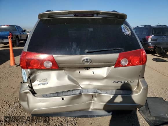 2010 Toyota Sienna XLE с VIN 5TDYK4CC1AS312935, выставлен на аукционе Copart как лот 84916835 с пробегом 147 715 миль миль и Списание • Salvage title. История ставок и продаж доступна на DreamBid. Изображение 6.