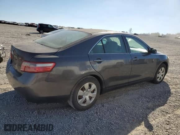 2007 Toyota Camry XLE z VIN 4T1BE46K17U679236, wystawiony jako Copart lot #86596175 z przebiegiem 260 775 mil mil oraz Czysty tytuł • Clean title. Historia ofert i sprzedaży dostępna na DreamBid. Obrazek 3.