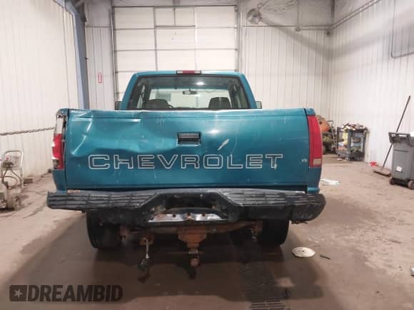 1998 Chevrolet Silverado 1500 z VIN 1GCEK19R9WE194708, wystawiony jako IAAI lot #42548241 z przebiegiem 197 471 mil mil oraz . Historia ofert i sprzedaży dostępna na DreamBid. Obrazek 17.