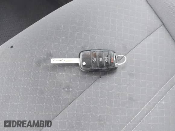 2017 Kia Sorento LX z VIN 5XYPG4A34HG298309, wystawiony jako IAAI lot #43013503 z przebiegiem 150 581 mil mil oraz . Historia ofert i sprzedaży dostępna na DreamBid. Obrazek 11.