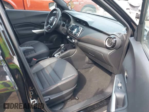 2020 Nissan Kicks SR z VIN 3N1CP5DV2LL533716, wystawiony jako IAAI lot #43085664 z przebiegiem 65 396 mil mil oraz . Historia ofert i sprzedaży dostępna na DreamBid. Obrazek 5.