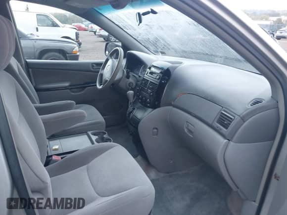 2005 Toyota Sienna LE with VIN 5TDBA23C25S031133, listed as a IAAI auction lot 43395031 with Not provided miles and . Bid and sale history available at DreamBid. Image 5.
