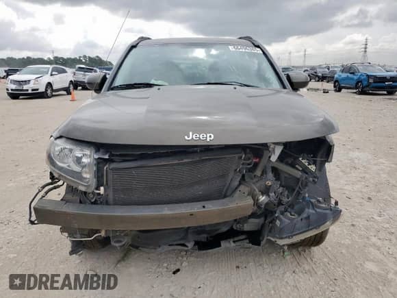 2015 Jeep Compass Latitude with VIN 1C4NJCEB4FD264130, listed as a Copart auction lot 66496385 with 117,705 mi miles and Salvage title. Bid and sale history available at DreamBid. Image 5.