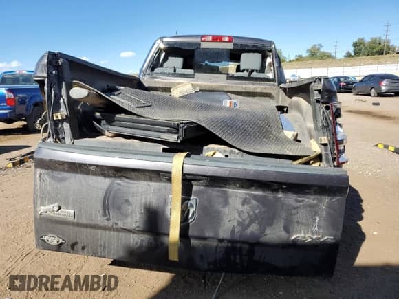 2017 Ram 1500 SLT z VIN 1C6RR7GT1HS569811, wystawiony jako Copart lot #82485985 z przebiegiem Nie podano mil oraz Szkoda całkowita • Salvage title. Historia ofert i sprzedaży dostępna na DreamBid. Obrazek 6.