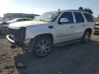 2009 Cadillac Escalade with VIN 1GYFK232X9R260342, listed as a Copart auction lot 68956835 with 196,602 mi miles and Salvage title. Bid and sale history available at DreamBid. Image 1.