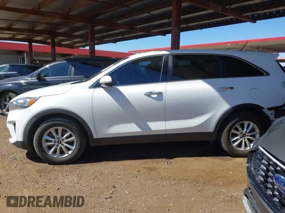 2020 Kia Sorento LX z VIN 5XYPG4A59LG623319, wystawiony jako IAAI lot #43343941 z przebiegiem 77 371 mil mil oraz . Historia ofert i sprzedaży dostępna na DreamBid. Obrazek 15.