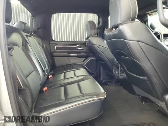 2024 Ram 1500 Laramie z VIN 1C6RREJT0RN220877, wystawiony jako Copart lot #63612485 z przebiegiem 42 532 mil mil oraz Czysty tytuł • Clean title. Historia ofert i sprzedaży dostępna na DreamBid. Obrazek 11.