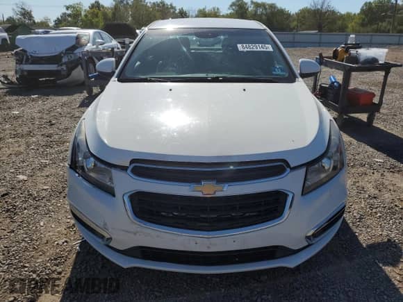 2015 Chevrolet Cruze LS z VIN 1G1PA5SG8F7141636, wystawiony jako Copart lot #84829145 z przebiegiem 155 671 mil mil oraz Szkoda całkowita • Salvage title. Historia ofert i sprzedaży dostępna na DreamBid. Obrazek 5.