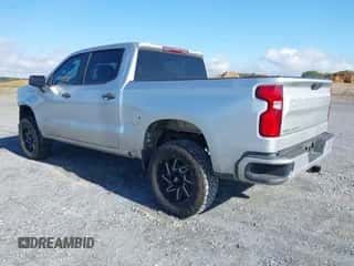 2020 Chevrolet Silverado 1500 Custom z VIN 3GCPWBEH7LG202518, wystawiony jako IAAI lot #43323804 z przebiegiem 144 041 mil mil oraz . Historia ofert i sprzedaży dostępna na DreamBid. Obrazek 3.