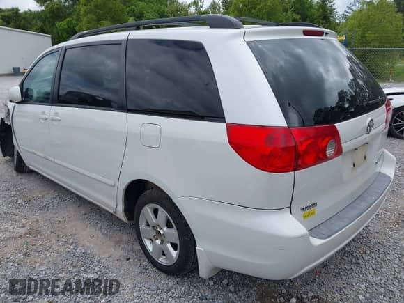 2006 Toyota Sienna XLE z VIN 5TDZA22C36S573410, wystawiony jako IAAI lot #42235090 z przebiegiem Nie podano mil oraz . Historia ofert i sprzedaży dostępna na DreamBid. Obrazek 3.