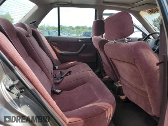 1992 Honda Accord с VIN JHMCB7677NC030234, выставлен на аукционе Copart как лот 68844485 с пробегом 73 256 миль миль и Списание • Salvage title. История ставок и продаж доступна на DreamBid. Изображение 10.