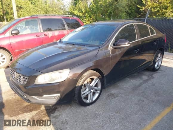 2015 Volvo S60 T5 Premier с VIN YV1612TK4F1345481, выставлен на аукционе IAAI как лот 43141748 с пробегом 179 143 миль миль и . История ставок и продаж доступна на DreamBid. Изображение 2.