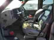 1996 Chevrolet Suburban z VIN 3GNFK16R8TG110205, wystawiony jako Copart lot #42637725 z przebiegiem 308 900 mil mil oraz Czysty tytuł • Clean title. Historia ofert i sprzedaży dostępna na DreamBid. Obrazek 7.