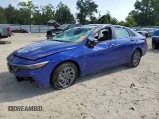 2025 Hyundai Elantra SEL Sport z VIN KMHLM4DJ2SU141798, wystawiony jako Copart lot #65800455 z przebiegiem 3 902 mil mil oraz Szkoda całkowita • Salvage title. Historia ofert i sprzedaży dostępna na DreamBid. Obrazek 1.