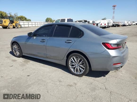 2023 BMW 3 Series 330i z VIN 3MW69FF08P8C92231, wystawiony jako Copart lot #69137255 z przebiegiem Nie podano mil oraz Szkoda całkowita • Salvage title. Historia ofert i sprzedaży dostępna na DreamBid. Obrazek 2.