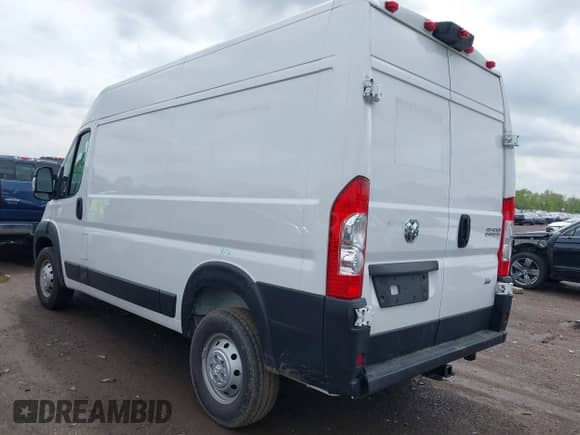 2023 Ram ProMaster Cargo с VIN 3C6LRVBG0PE567554, выставлен на аукционе IAAI как лот 42203133 с пробегом 13 727 миль миль и . История ставок и продаж доступна на DreamBid. Изображение 3.