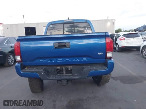 2016 Toyota Tacoma TRD Sport z VIN 3TMCZ5AN7GM011384, wystawiony jako IAAI lot #43217423 z przebiegiem 168 446 mil mil oraz . Historia ofert i sprzedaży dostępna na DreamBid. Obrazek 16.