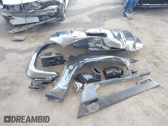 2024 Toyota Tacoma SR5 z VIN 3TMLB5JN5RM080565, wystawiony jako IAAI lot #42584677 z przebiegiem 17 149 mil mil oraz . Historia ofert i sprzedaży dostępna na DreamBid. Obrazek 12.