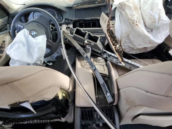 2013 BMW 5 Series 535i с VIN WBAFR7C52DC825071, выставлен на аукционе Copart как лот 82106575 с пробегом Не указан миль и Списание • Salvage title. История ставок и продаж доступна на DreamBid. Изображение 8.