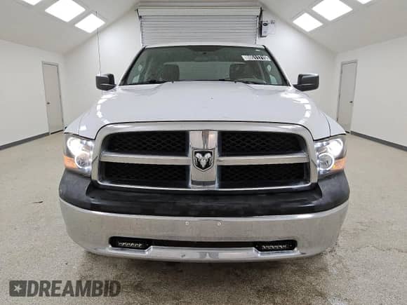 2012 Ram 1500 ST z VIN 1C6RD7FP3CS203036, wystawiony jako Copart lot #80511715 z przebiegiem 199 374 mil mil oraz Czysty tytuł • Clean title. Historia ofert i sprzedaży dostępna na DreamBid. Obrazek 5.