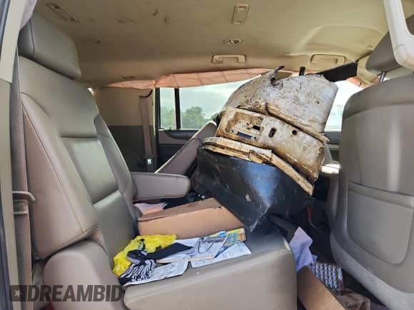 2015 Chevrolet Suburban LT с VIN 1GNSCJKC2FR181563, выставлен на аукционе Copart как лот 85076835 с пробегом 222 289 миль миль и Списание • Salvage title. История ставок и продаж доступна на DreamBid. Изображение 11.