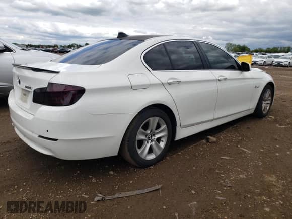 2012 BMW 5 Series 528i с VIN WBAXG5C56CDY28398, выставлен на аукционе Copart как лот 58225885 с пробегом 124 545 миль миль и Чистый • Clean title. История ставок и продаж доступна на DreamBid. Изображение 3.